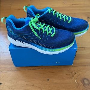 Men’s new with box Clifton 4 size 11.5